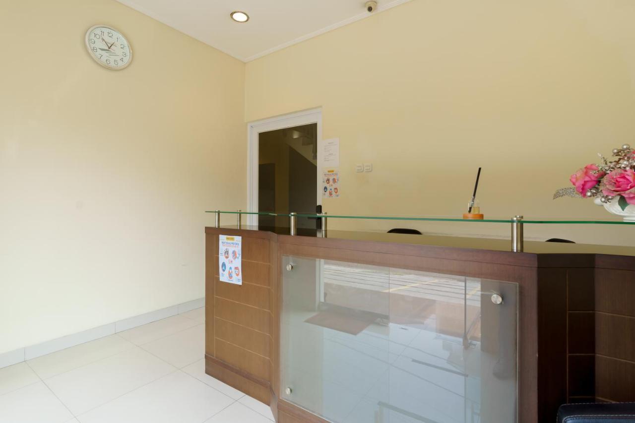 Dago Suites Syariah Cikarang Mitra Reddoorz เบกาซิ ภายนอก รูปภาพ