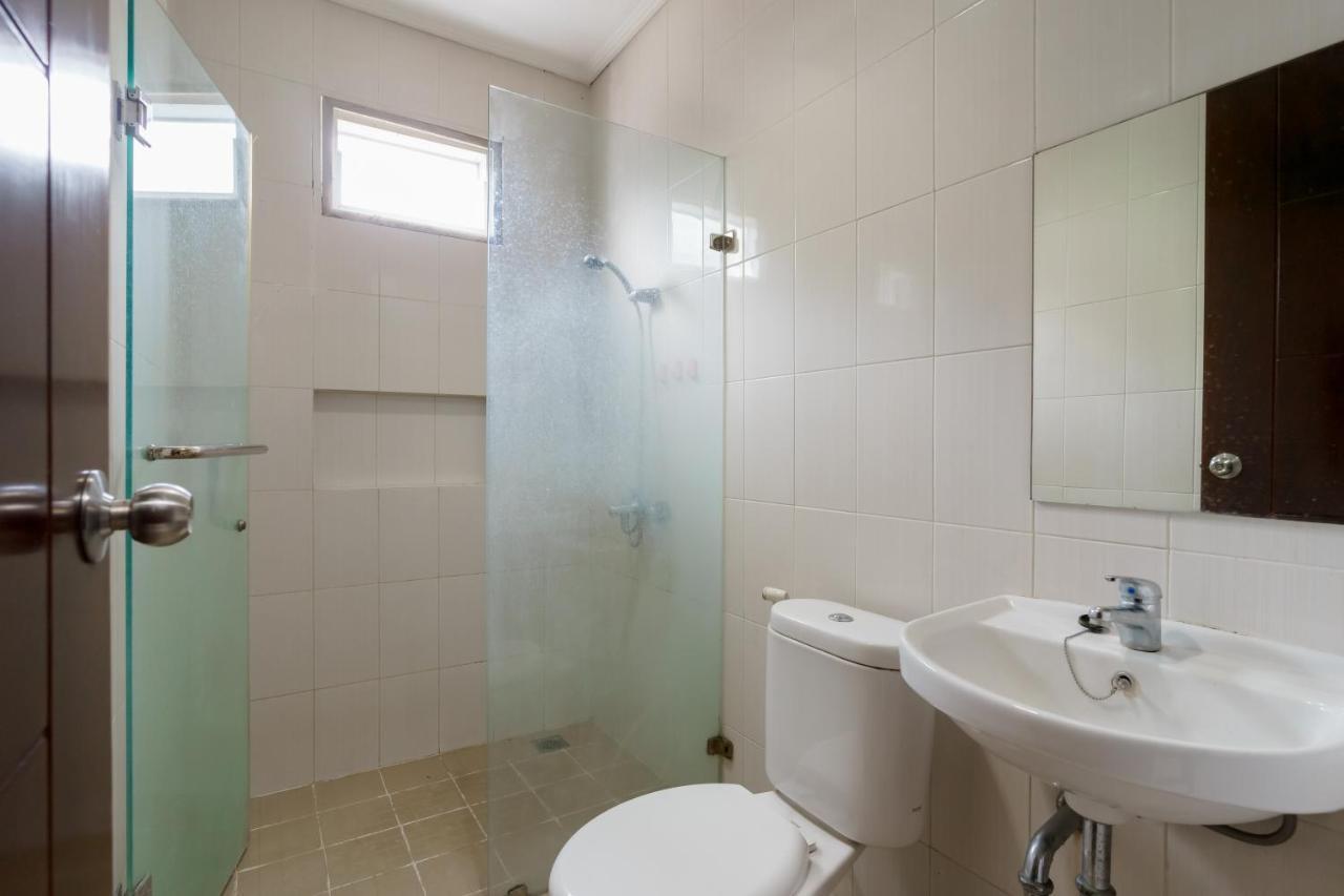 Dago Suites Syariah Cikarang Mitra Reddoorz เบกาซิ ภายนอก รูปภาพ