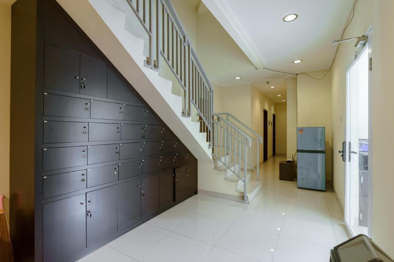 Dago Suites Syariah Cikarang Mitra Reddoorz เบกาซิ ภายนอก รูปภาพ